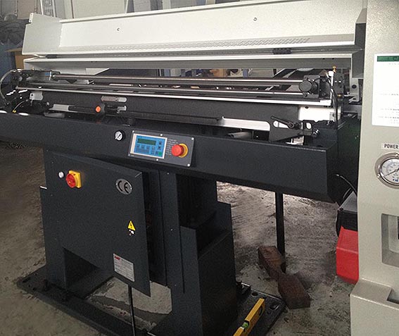 YT-CNC-Lathes-Bar-Feeder-1